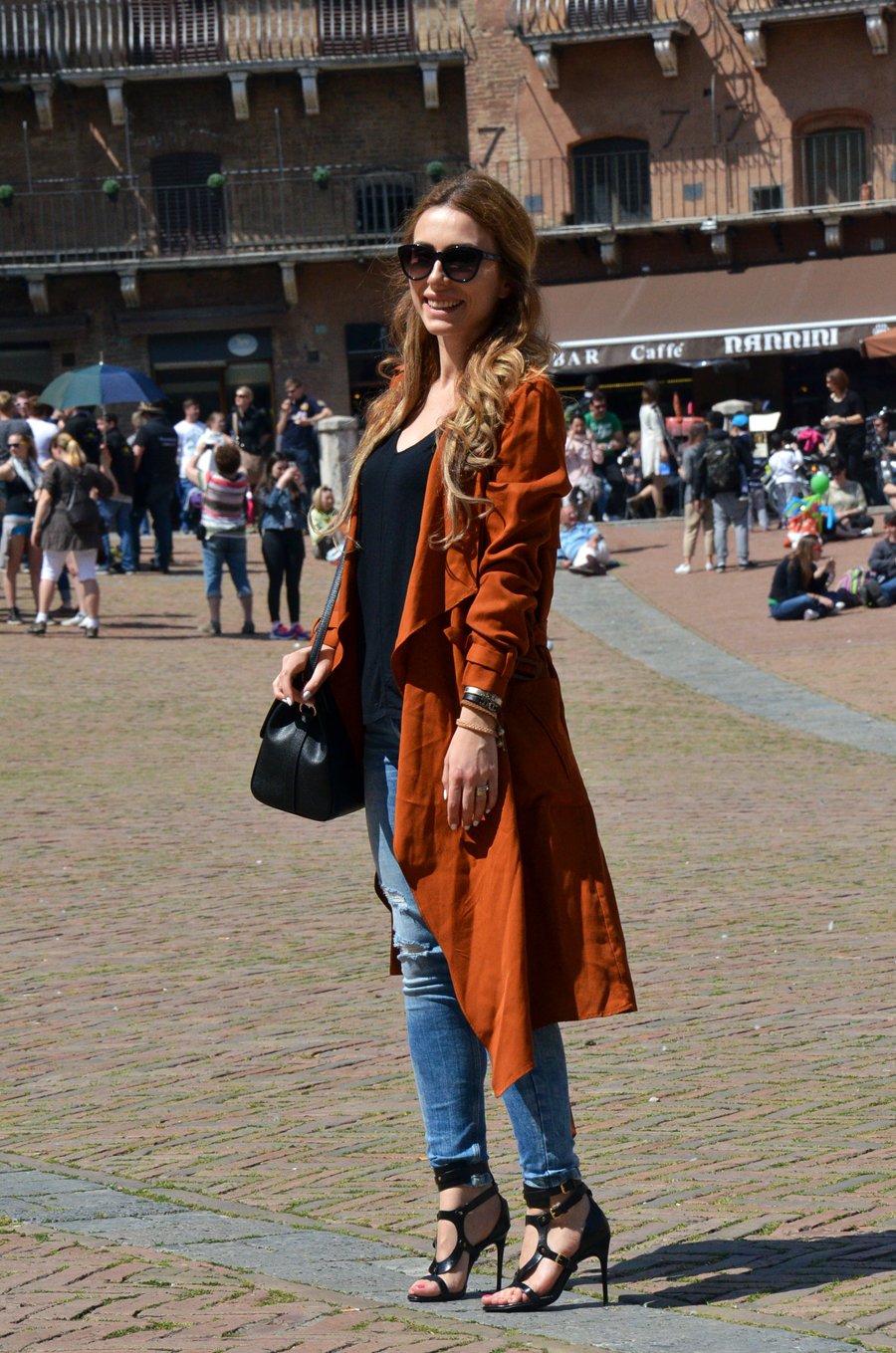 Siena, Italy and Piazza del Campo (Campo Square)  Brick colored loose fit trench-coat outfit / Stasha Fashion and Travel Blog