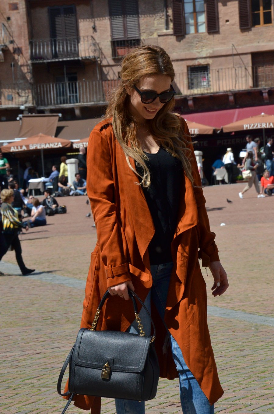 Siena, Italy and Piazza del Campo (Campo Square)   Brick colored loose fit trench-coat outfit / Stasha Fashion and Travel Blog