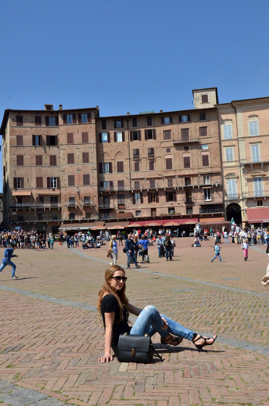 Siena, Italy / Tom Ford Triple-Buckle Metallic Sandal,  Dolce&Gabbana  bag / Stasha Travel Blog 