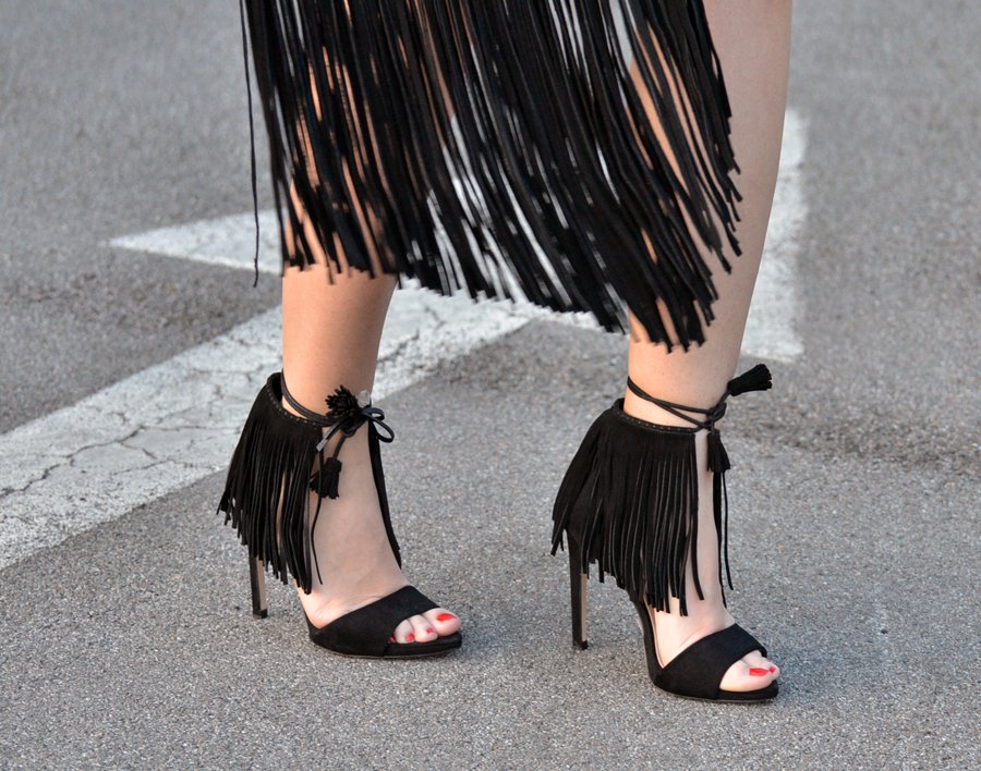 Fringed Outfit - sandals & clutch / Stasha Fashion Blog by Anastasija Milojevic