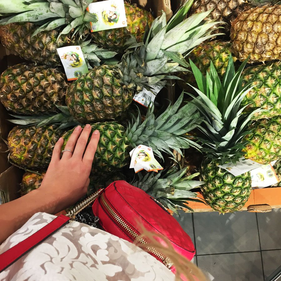 Anastasija Milojevic  / Stasha Fashion blog - shopping pineapples