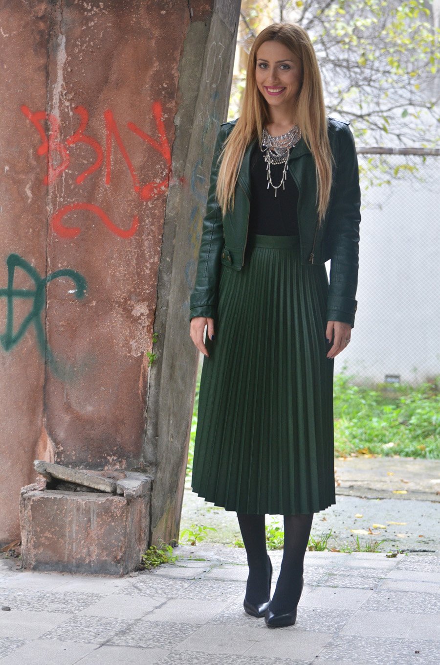 Pleated skirt Green Outfit by Anastasija / Stasha Fashion Blog