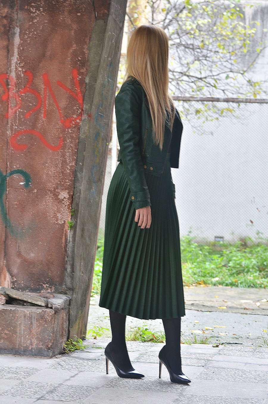 Pleated skirt Green Outfit by Anastasija / Stasha Fashion Blog