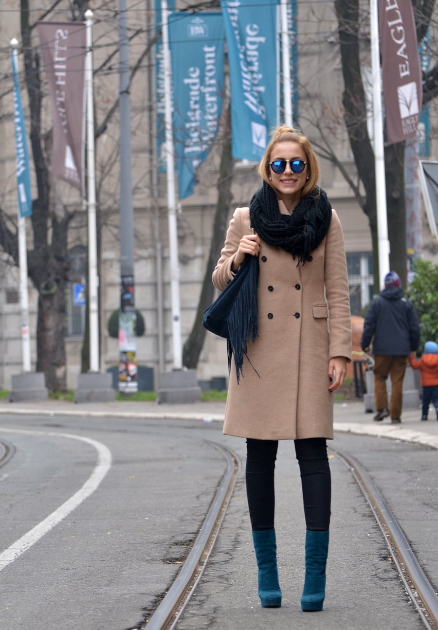 Winter Outfit / Streetstyle by Stasha Fashion - Beige Coat