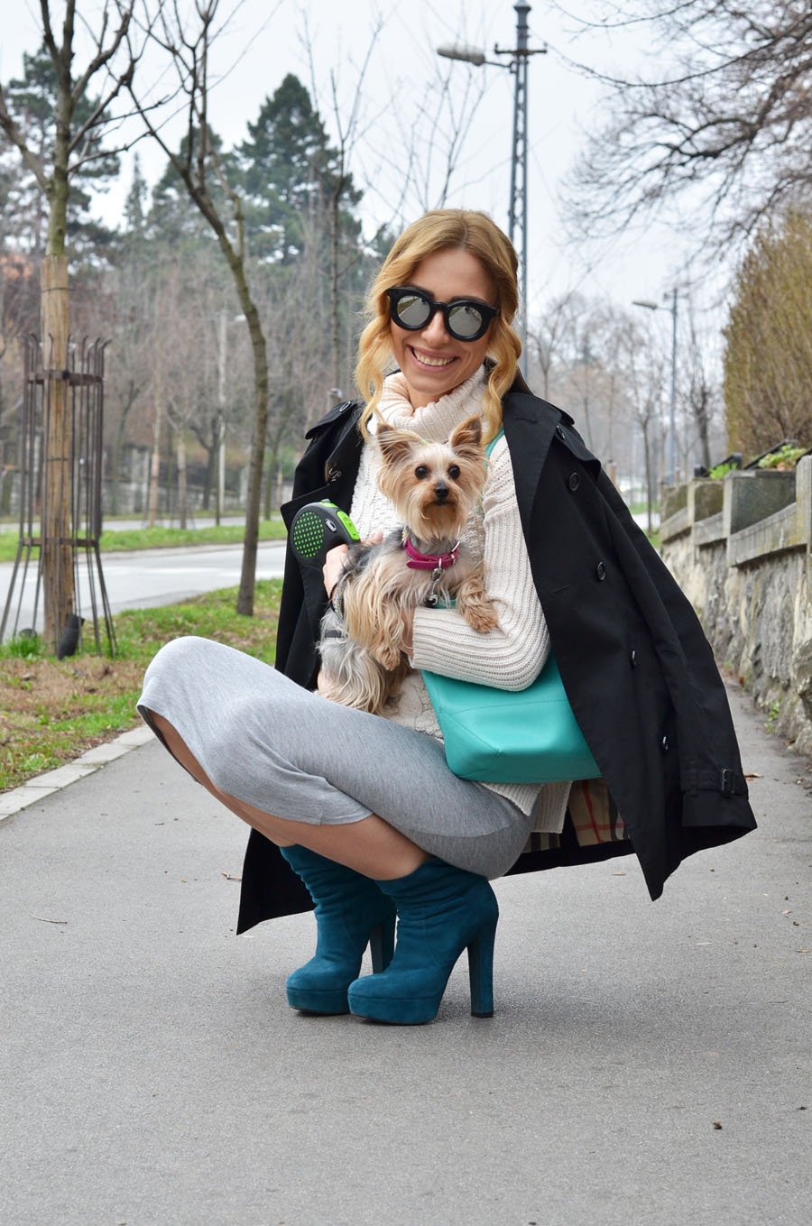 Gray cotton skirt and loose-fitting beige turtleneck sweater Outfit by Stasha Fashion