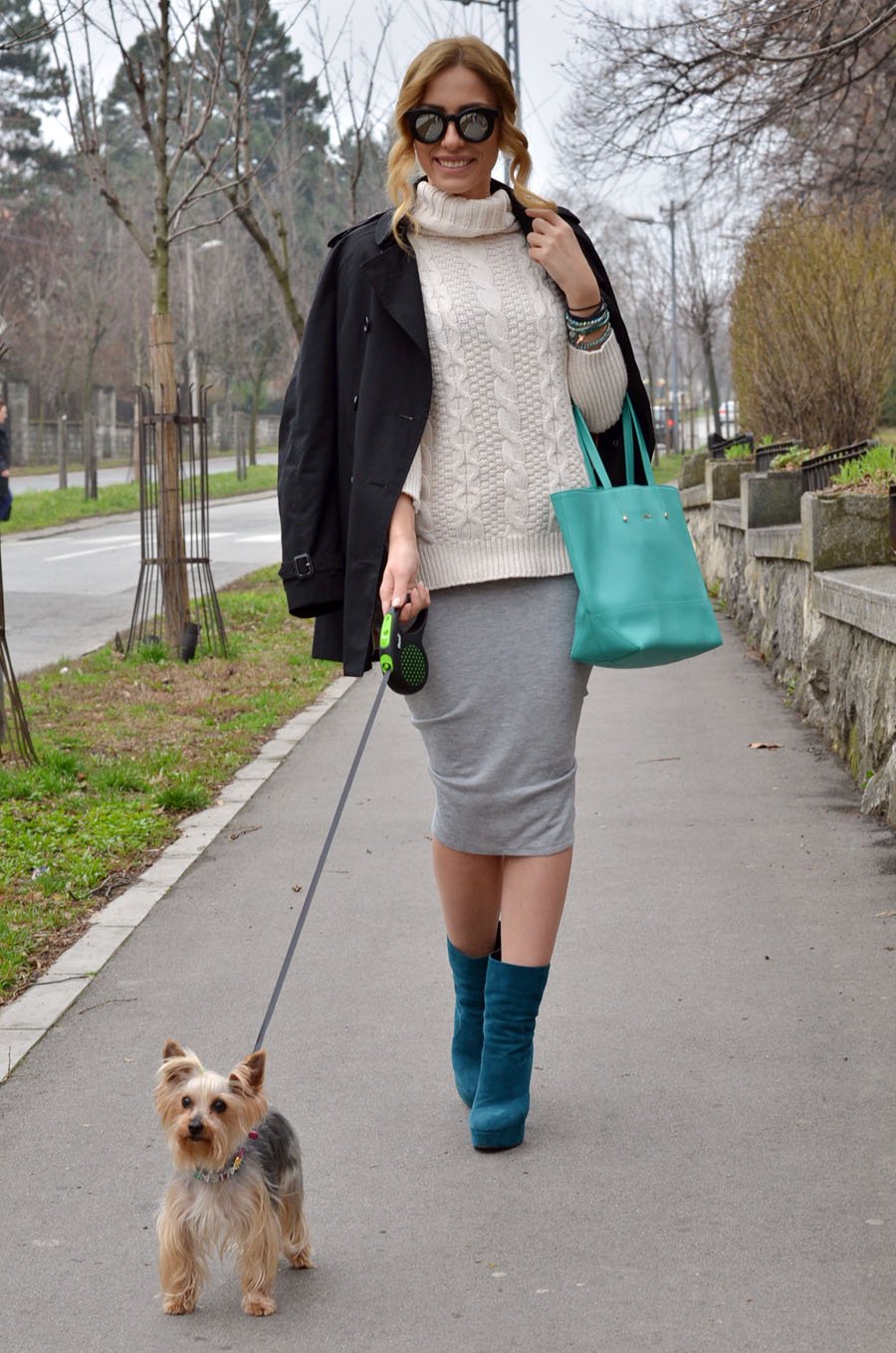 Gray cotton skirt and loose-fitting beige turtleneck sweater Outfit by Stasha Fashion