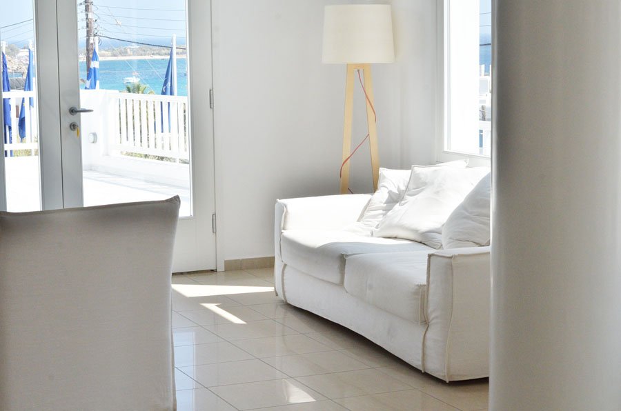  Hotel amazing all white interior design in Mykonos, Greece / Stasha Travel and Fashion Blog