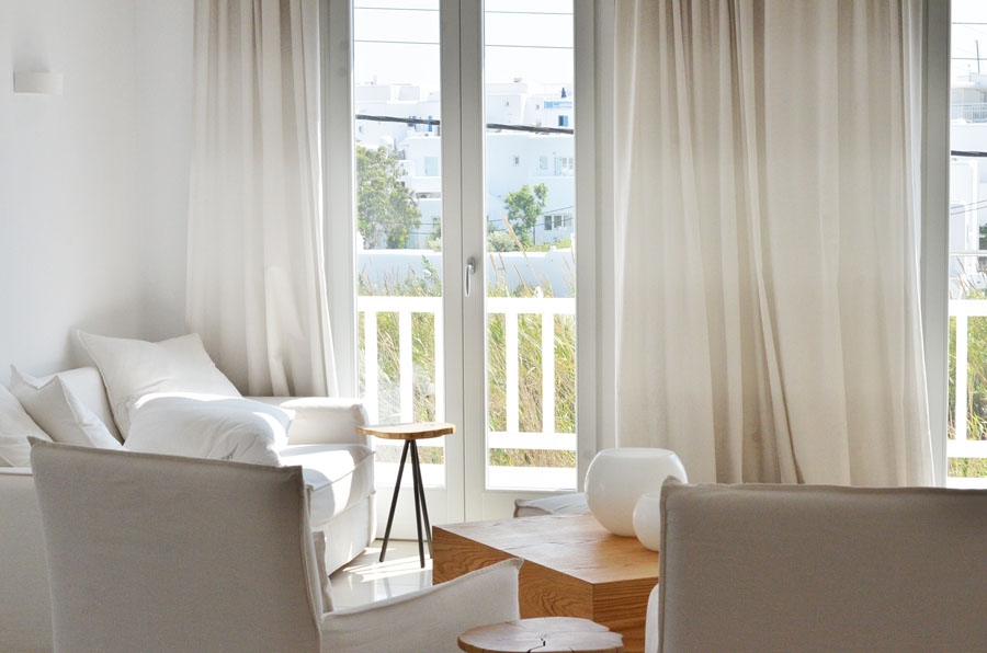  Hotel amazing all white interior design in Mykonos, Greece / Stasha Travel and Fashion Blog