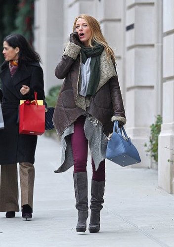 blake-lively-and-vbh-top-handle-bag-gallery