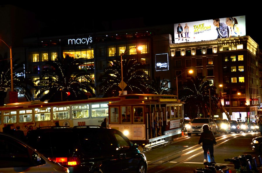 San Francisco Unions Square at night / travel post by Stasha Fashion / Anastasija Milojevic