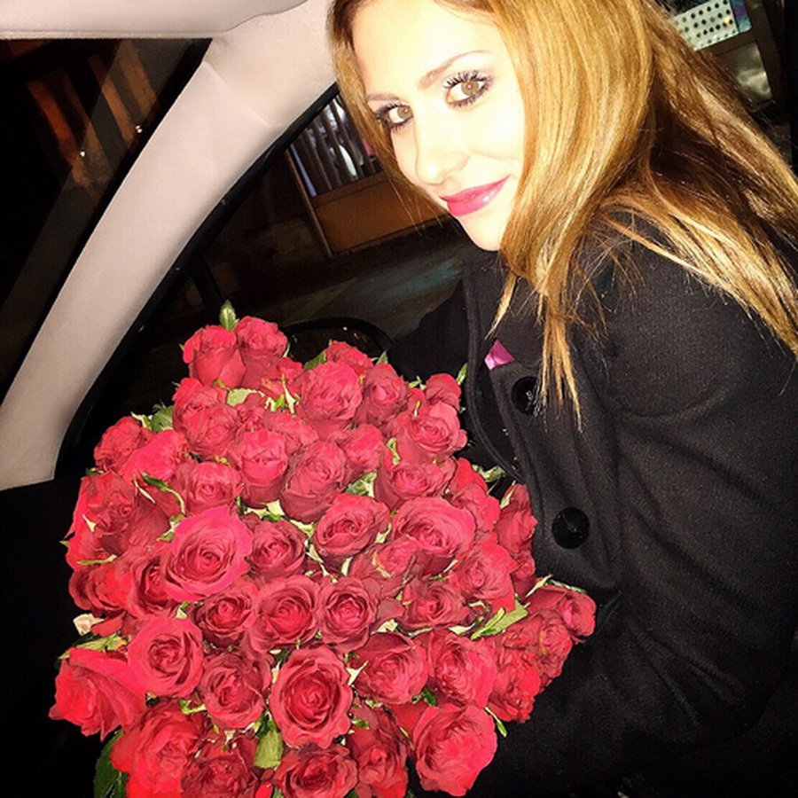 Red roses- Stasha fashion blog, Valentine's Day Gift