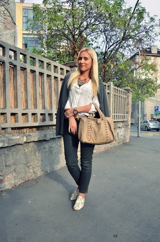 Business Casual Outfit and statement necklace  Poslovni outfit i upeatljiva ogrlica  ANASTASIJA STASHA